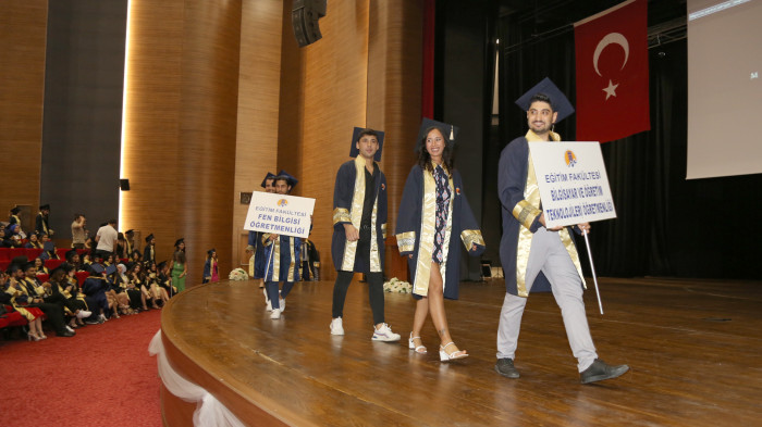 MEÜ’DE ÖĞRETMEN ADAYLARI KEPLERİNİ ATTI