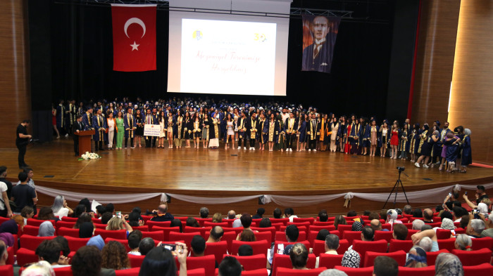 MEÜ’DE ÖĞRETMEN ADAYLARI KEPLERİNİ ATTI
