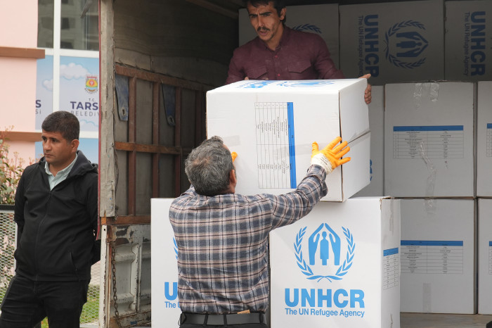 DÜNYA KADINLAR GÜNÜNDE TARSUS’TAN DEPREMZEDELERE DAYANIŞMA ELİ