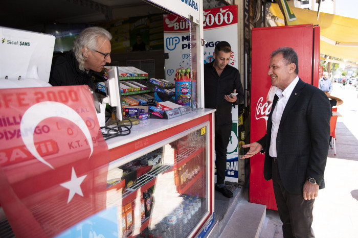 BAŞKAN SEÇER, MEZİTLİ’DE PAZAR GEZDİ, VATANDAŞLA SOHBET ETTİ