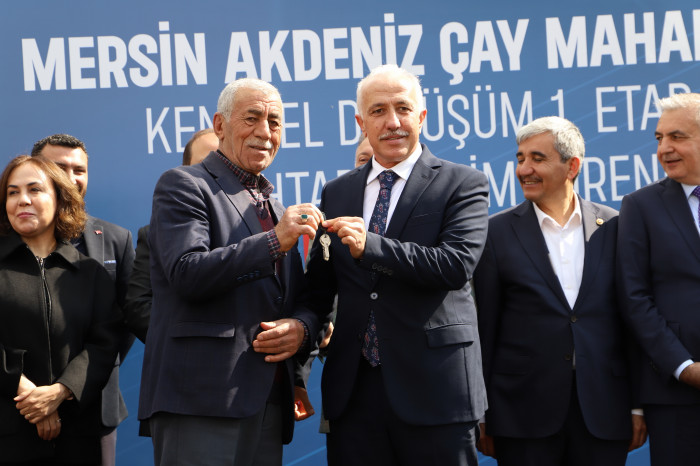 AKDENİZ'DE YENİ VE MODERN KONUTLAR HAK SAHİPLERİNE TESLİM EDİLİYOR