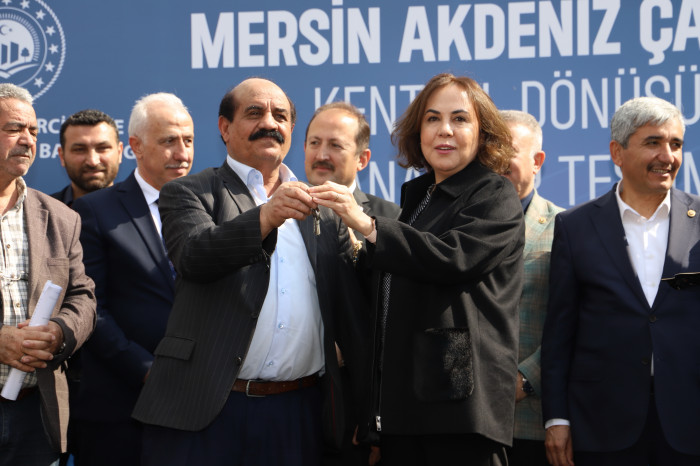 AKDENİZ'DE YENİ VE MODERN KONUTLAR HAK SAHİPLERİNE TESLİM EDİLİYOR