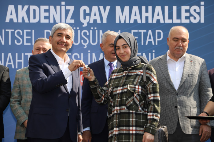 AKDENİZ'DE YENİ VE MODERN KONUTLAR HAK SAHİPLERİNE TESLİM EDİLİYOR