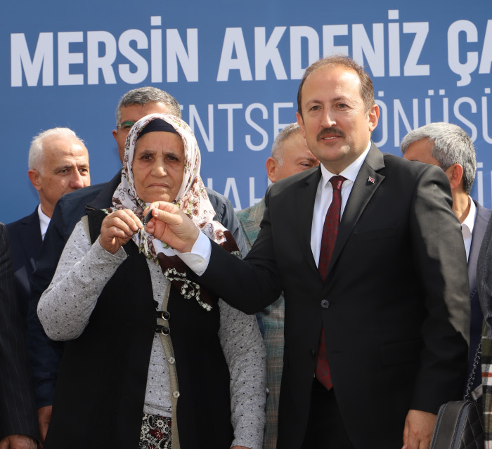 AKDENİZ'DE YENİ VE MODERN KONUTLAR HAK SAHİPLERİNE TESLİM EDİLİYOR