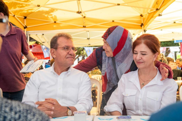 YAŞ ALMIŞLAR, BÜYÜKŞEHİR’İN ‘80’LER BULUŞMASI’NDA ‘YAZA MERHABA’ DEDİ