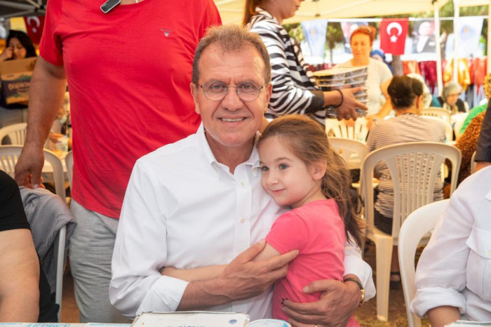 YAŞ ALMIŞLAR, BÜYÜKŞEHİR’İN ‘80’LER BULUŞMASI’NDA ‘YAZA MERHABA’ DEDİ