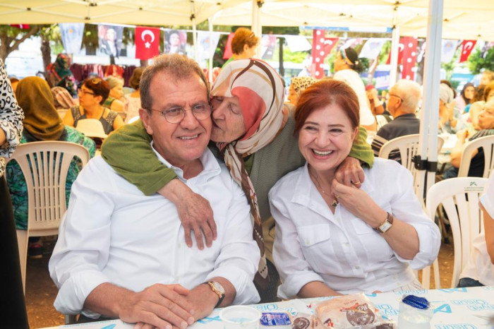 YAŞ ALMIŞLAR, BÜYÜKŞEHİR’İN ‘80’LER BULUŞMASI’NDA ‘YAZA MERHABA’ DEDİ