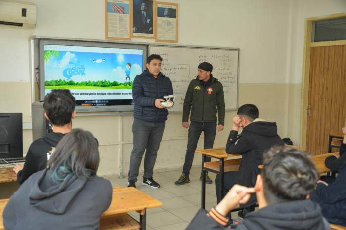 YENİŞEHİR BELEDİYESİNDEN LİSE ÖĞRENCİLERİNE DRONE EĞİTİMİ