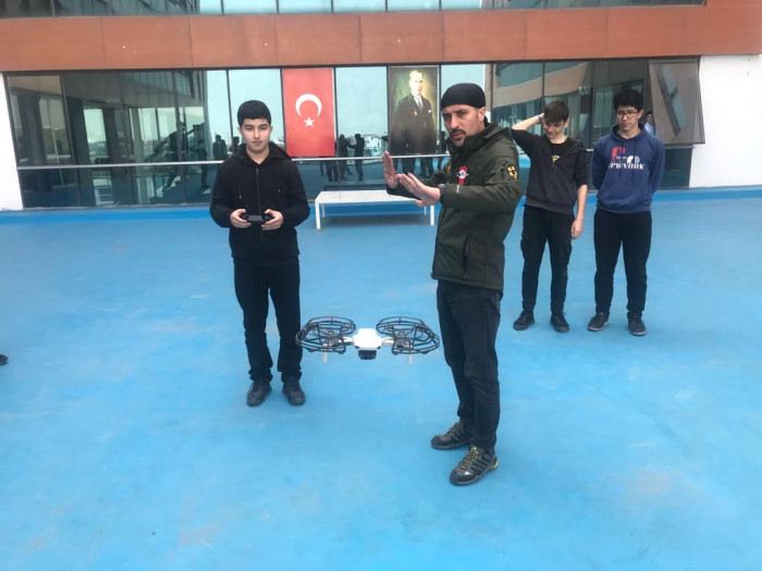 YENİŞEHİR BELEDİYESİNDEN LİSE ÖĞRENCİLERİNE DRONE EĞİTİMİ