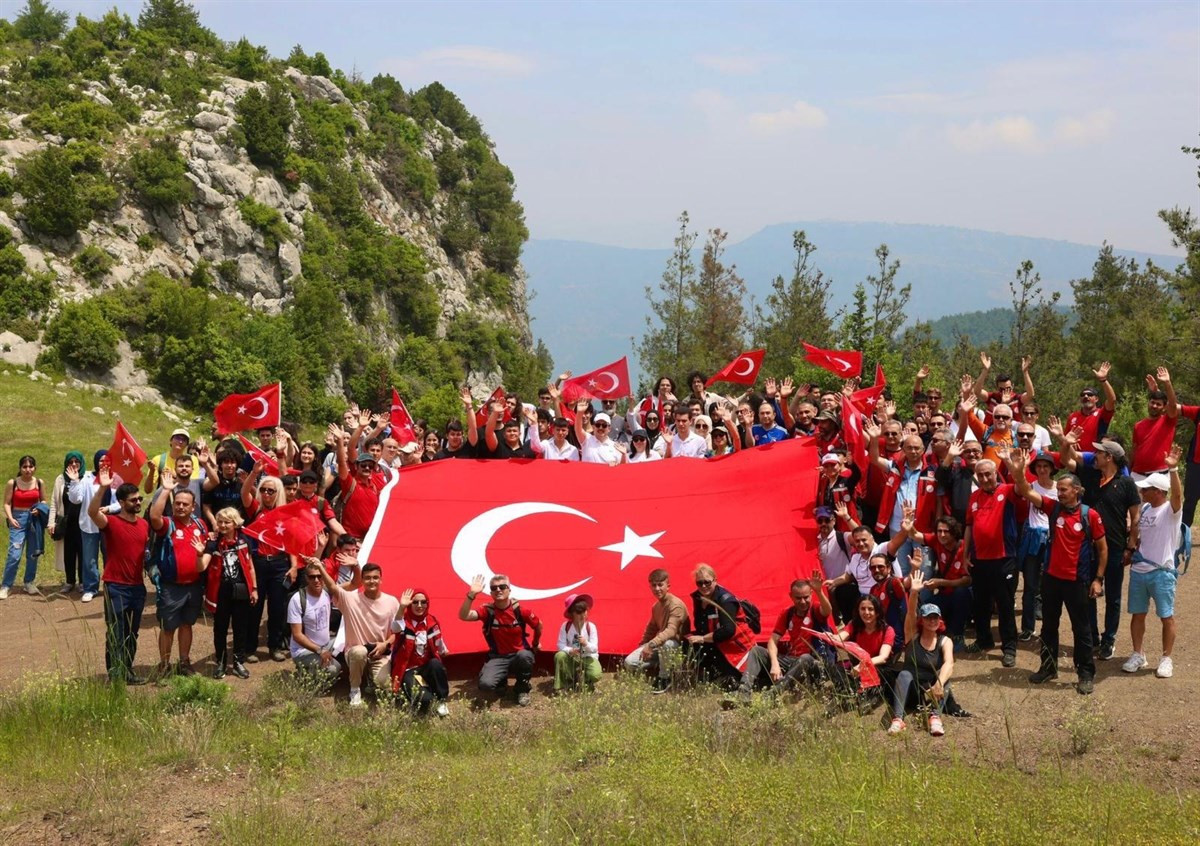 19 MAYIS ATATÜRK'Ü ANMA, GENÇLİK VE SPOR BAYRAMI KAPSAMINDA GENÇLİK VE DOĞA YÜRÜYÜŞÜ YAPILDI