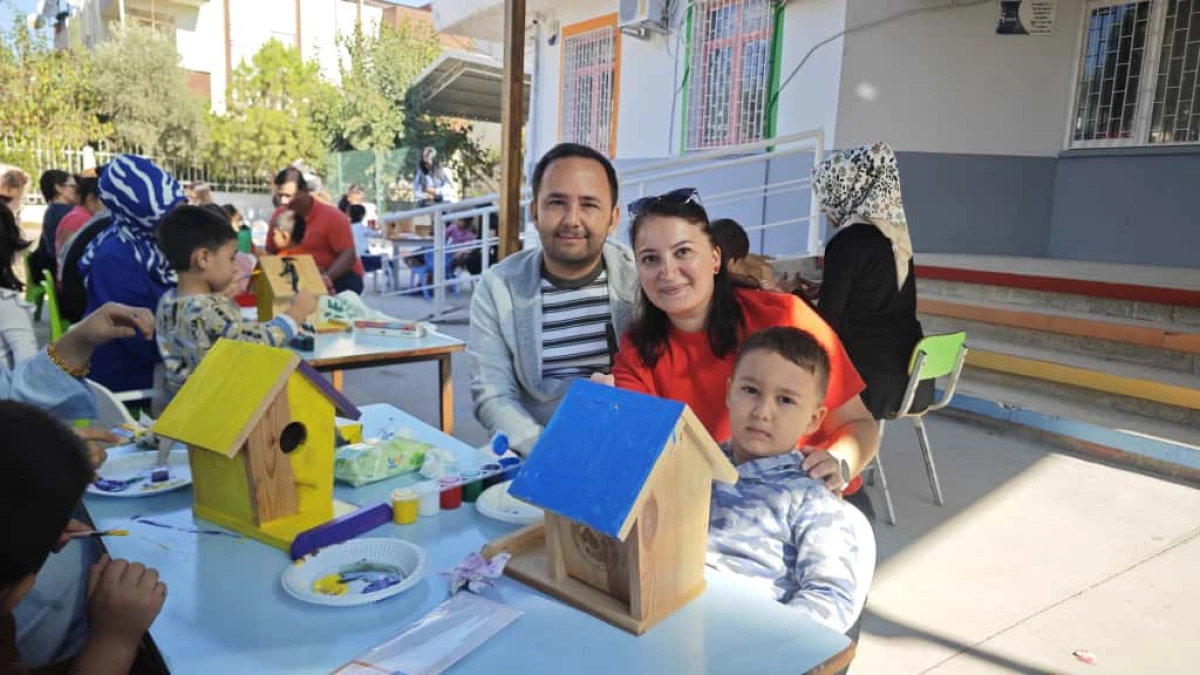 ‘AİLEMLE BOYUYORUM’ ETKİNLİĞİYLE KUŞ YUVALARI RENKLENDİ
