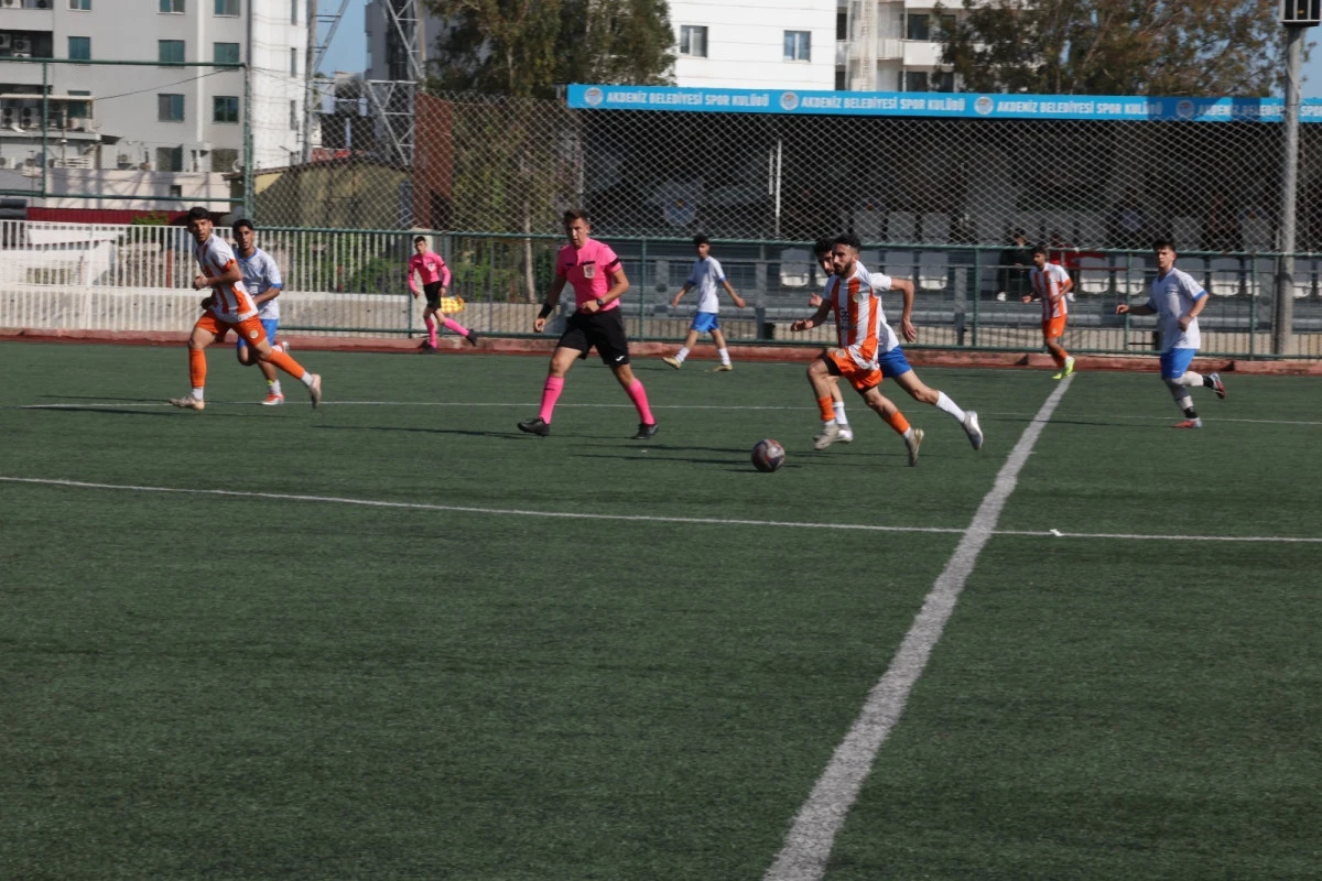 AKDENİZ BELEDİYE SPOR&rsquo;DAN FARKLI GALİBİYET, PLAY-OUT BİLETİ GELDİ