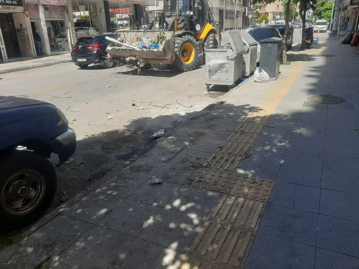 AKDENİZ BELEDİYESİ; MOLOZ, MOBİLYA VE TARIMSAL ATIKLARIN YARATTIĞI KİRLİLİĞİN &Ouml;N&Uuml;NE GE&Ccedil;İYOR