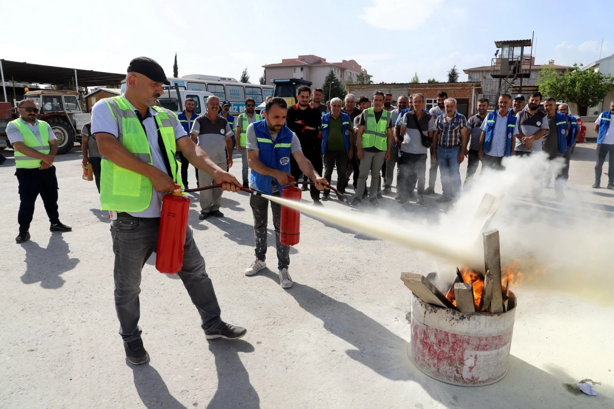 AKDENİZ BELEDİYESİ PERSONELİNDEN YANGIN TATBİKATI