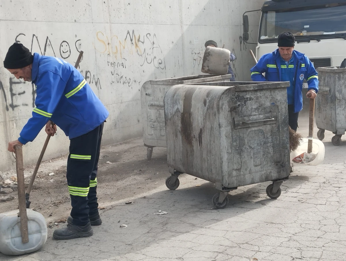 AKDENİZ BELEDİYESİ, TEMİZ, SAĞLIKLI VE D&Uuml;ZENLİ BİR KENT İ&Ccedil;İN 7/24 HİZMET VERİYOR 