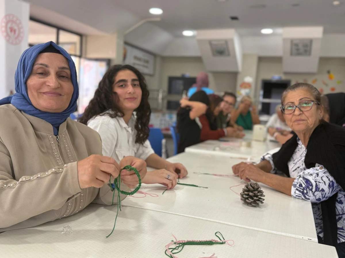 AKDENİZ BELEDİYESİ’NDEN ANNELER VE KIZLARINA UNUTULMAZ KAMP DENEYİMİ