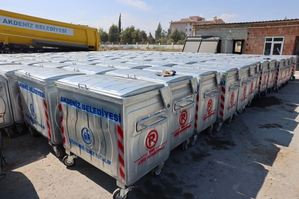 AKDENİZ BELEDİYESİ’NDEN DAHA TEMİZ BİR KENT İÇİN YENİ ÇÖP KONTEYNERLERİ