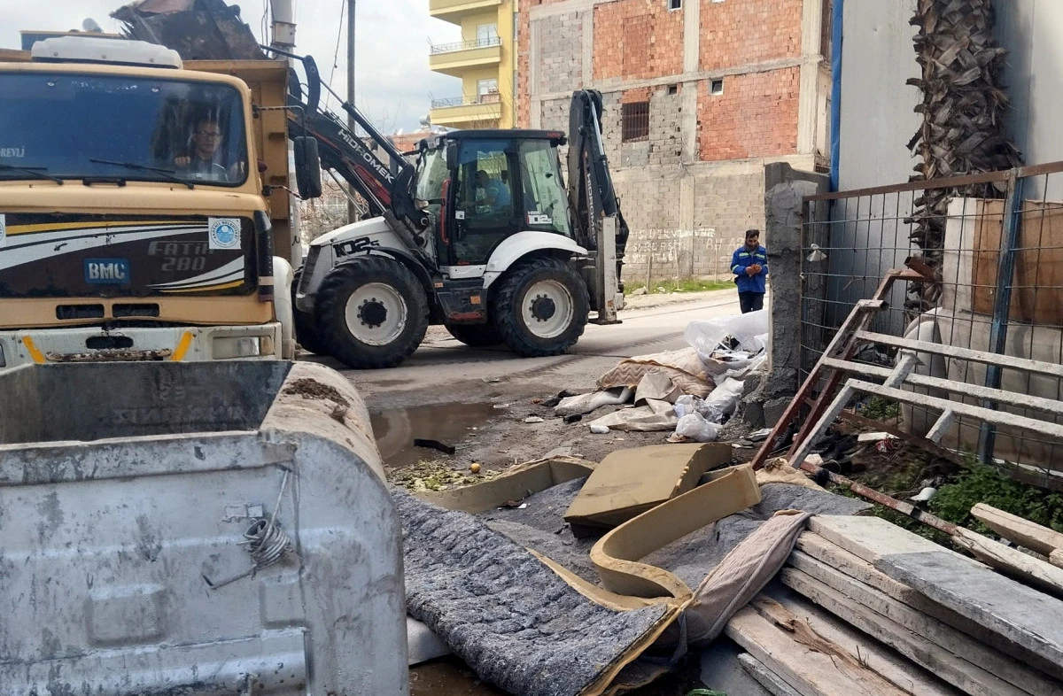 AKDENİZ BELEDİYESİ&rsquo;NDEN İL&Ccedil;E GENELİNDE YOĞUN TEMİZLİK MESAİSİ