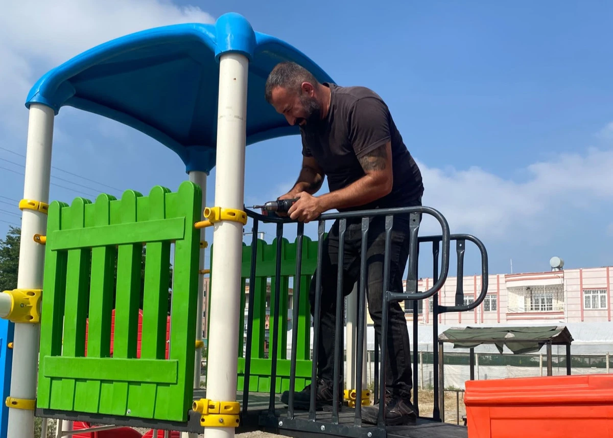 AKDENİZ BELEDİYESİ&rsquo;NDEN PARKLARDA YAZ SEFERBERLİĞİ