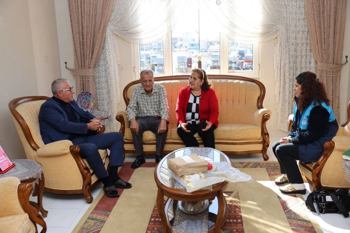 AKDENİZ BELEDİYESİNDEN ŞEHİT AİLELERİNE BAYRAM ZİYARETİ