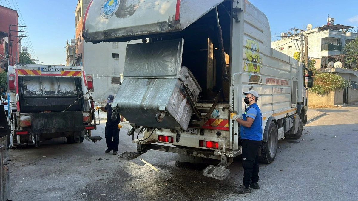 AKDENİZ BELEDİYESİ’NDEN TEMİZ KENT VE SAĞLIKLI ÇEVRE İÇİN KESİNTİSİZ HİZMET