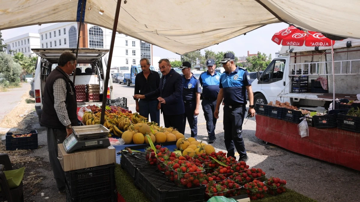 AKDENİZ ZABITASI&rsquo;NDAN PAZARLARDA ETİKET VE TARTI DENETİMİ