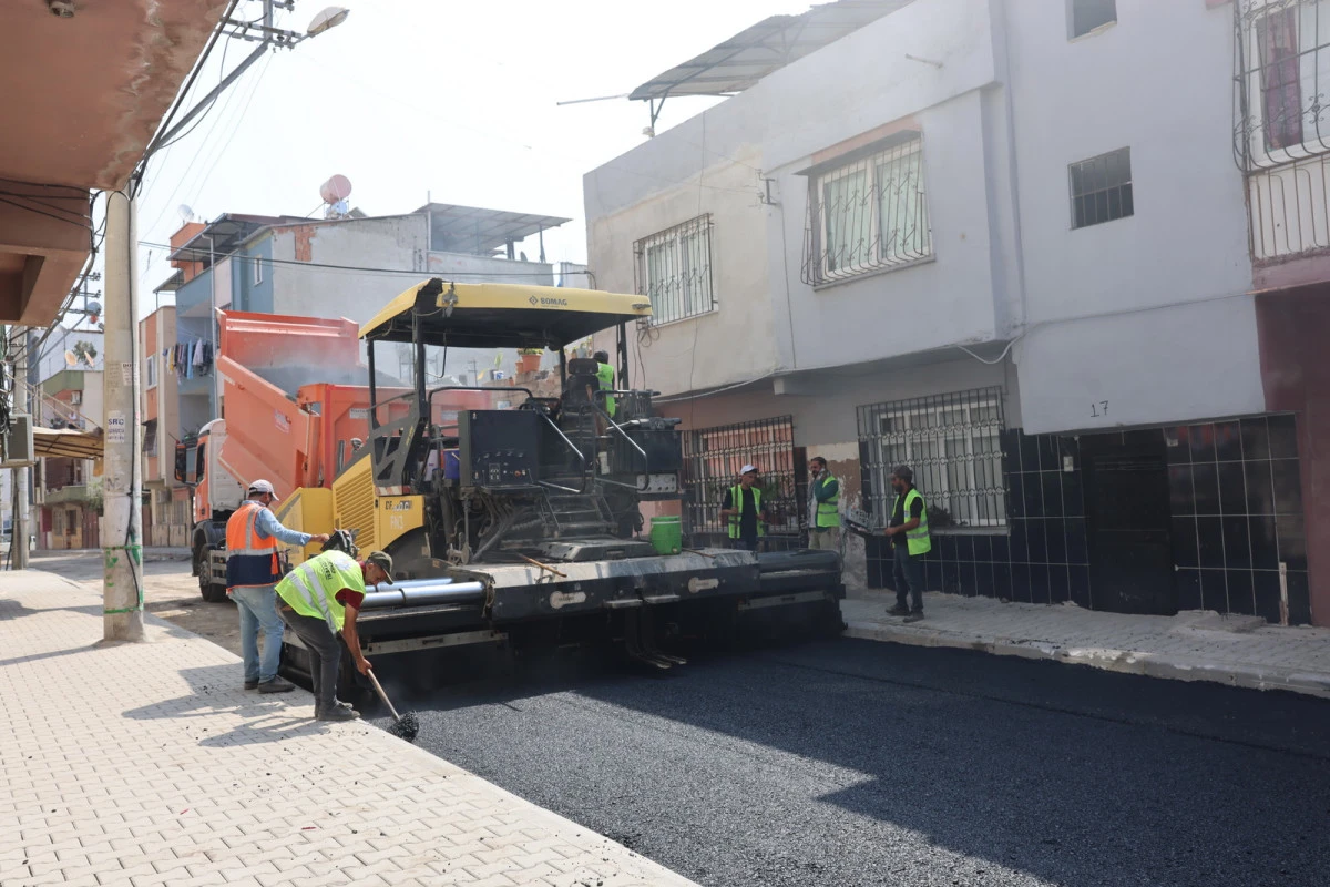 AKDENİZ&rsquo;DE 65 MAHALLEDE KESİNTİSİZ YOL SEFERBERLİĞİ