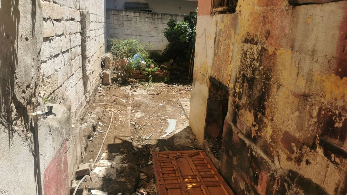 AKDENİZ&rsquo;DE BULUNAN BİR &Ccedil;&Ouml;P EVDEN TONLARCA KATI ATIK &Ccedil;IKARILDI