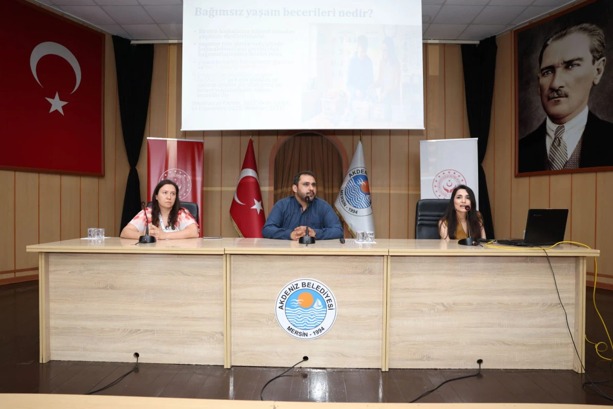 AKDENİZ&rsquo;DE ENGELLERİ AŞAN BULUŞMA: &lsquo;&Ouml;ZEL GEREKSİNİMLİ BİREYLER VE EV YAŞAMI&rsquo; PANELİ