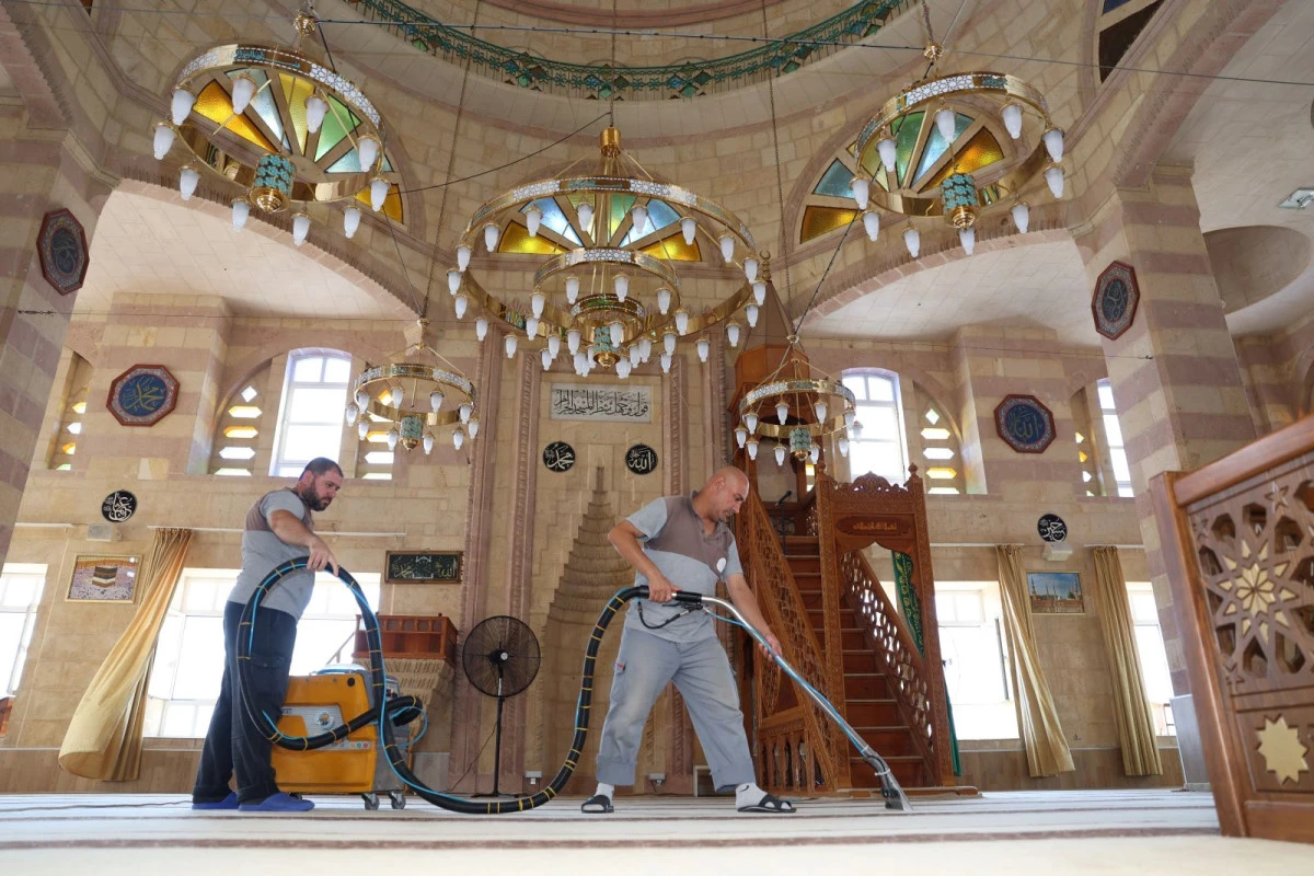 AKDENİZ&rsquo;DE İBADETHANE TEMİZLİĞİ PROFESYONEL ELLERDE