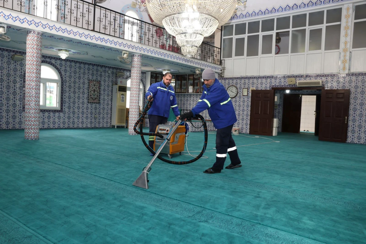 AKDENİZ&rsquo;DE İBADETHANELER PERİYODİK ARALIKLARLA TEMİZLENİYOR