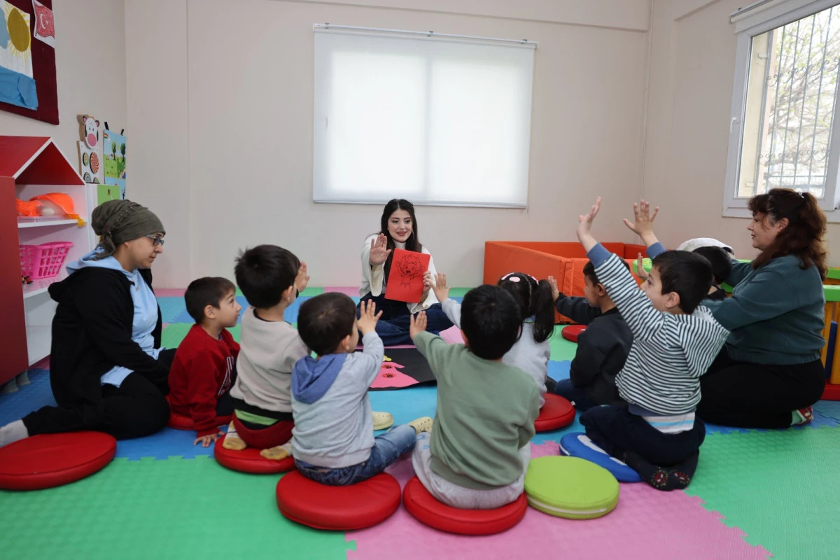 AKDENİZ'DE &Ouml;RNEK &Ccedil;ALIŞMA: HEM &Ccedil;OCUKLARA HEM AİLELERE &lsquo;MAHREMİYET&rsquo; EĞİTİMİ