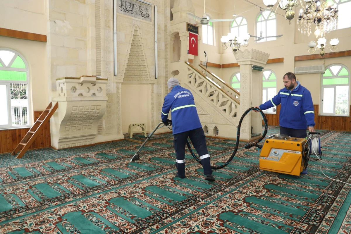 AKDENİZ&rsquo;DE RAMAZAN &Ouml;NCESİ 114 CAMİDE KAPSAMLI TEMİZLİK SEFERBERLİĞİ