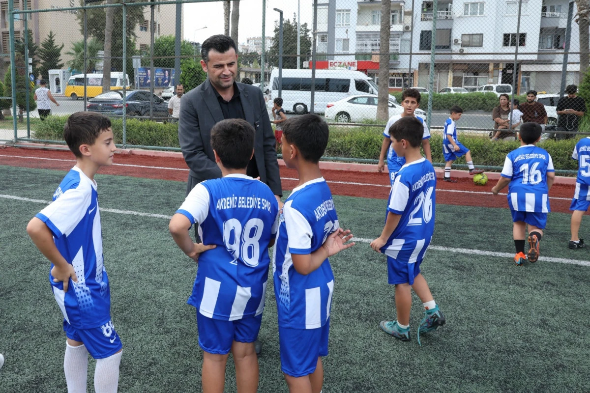 AKDENİZLİ Y&Uuml;ZLERCE &Ccedil;OCUK SPORLA HAYATA HAZIRLANIYOR