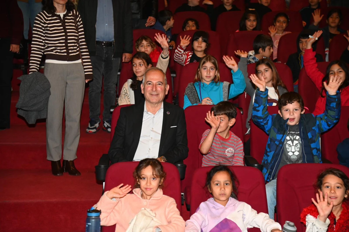 ANAMUR BELEDİYESİ 1000 &Ouml;ĞRENCİYİ SİNEMA İLE BULUŞTURUYOR