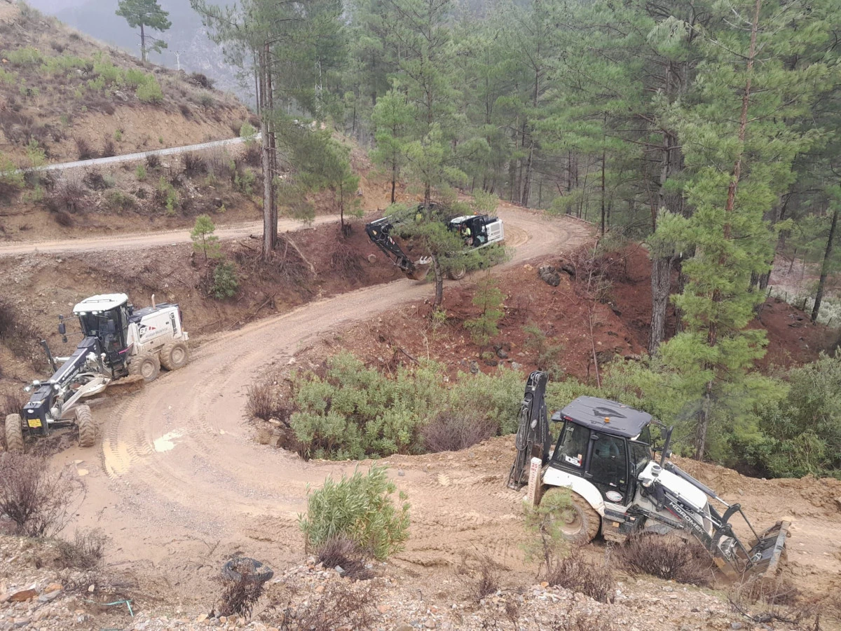ANAMUR BELEDİYESİ 11 KIRSAL MAHALLE&rsquo;DE BAKIM ONARIM &Ccedil;ALIŞMALARINI S&Uuml;RD&Uuml;R&Uuml;YOR
