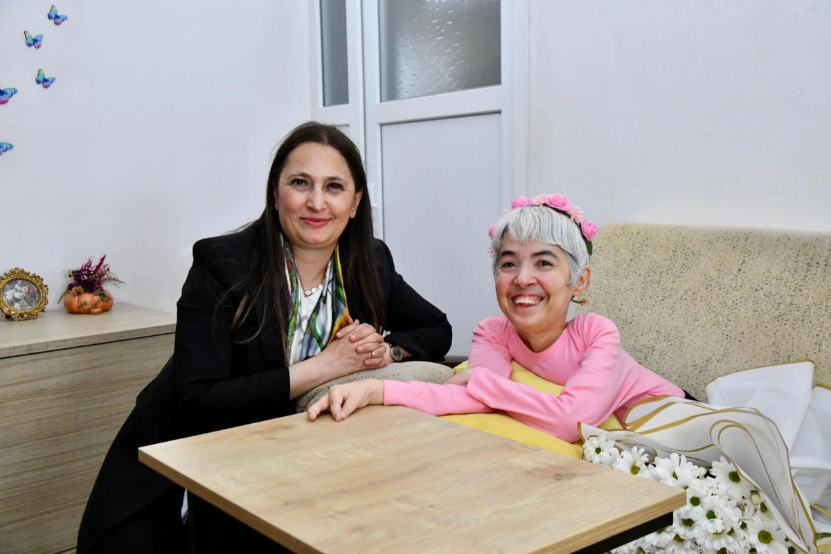 AYDINCIK&rsquo;TA ANLAMLI BULUŞMALAR, L&Uuml;BNAN&rsquo;A İNSANİ YARDIM SEVKİYATI