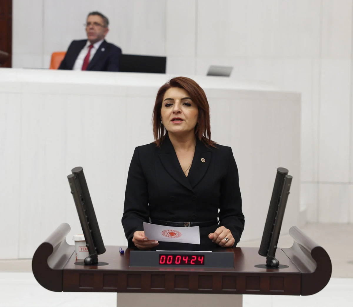 ‘BAKANLIK MECLİS’TE BAŞKA, BASINDA BAŞKA KONUŞUYOR’