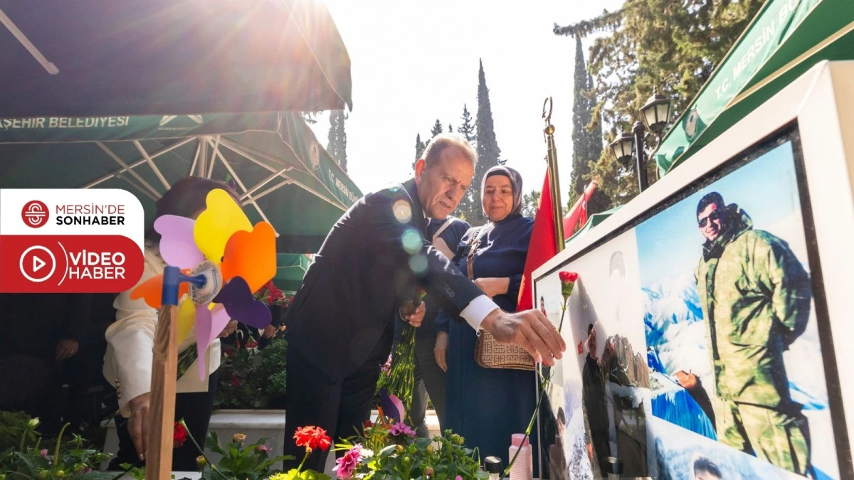 BAŞKAN SE&Ccedil;ER, KURBAN BAYRAMI ARİFESİNDE ŞEHİTLİĞİ ZİYARET ETTİ VE KENT PROTOKOL&Uuml; İLE BAYRAMLAŞTI