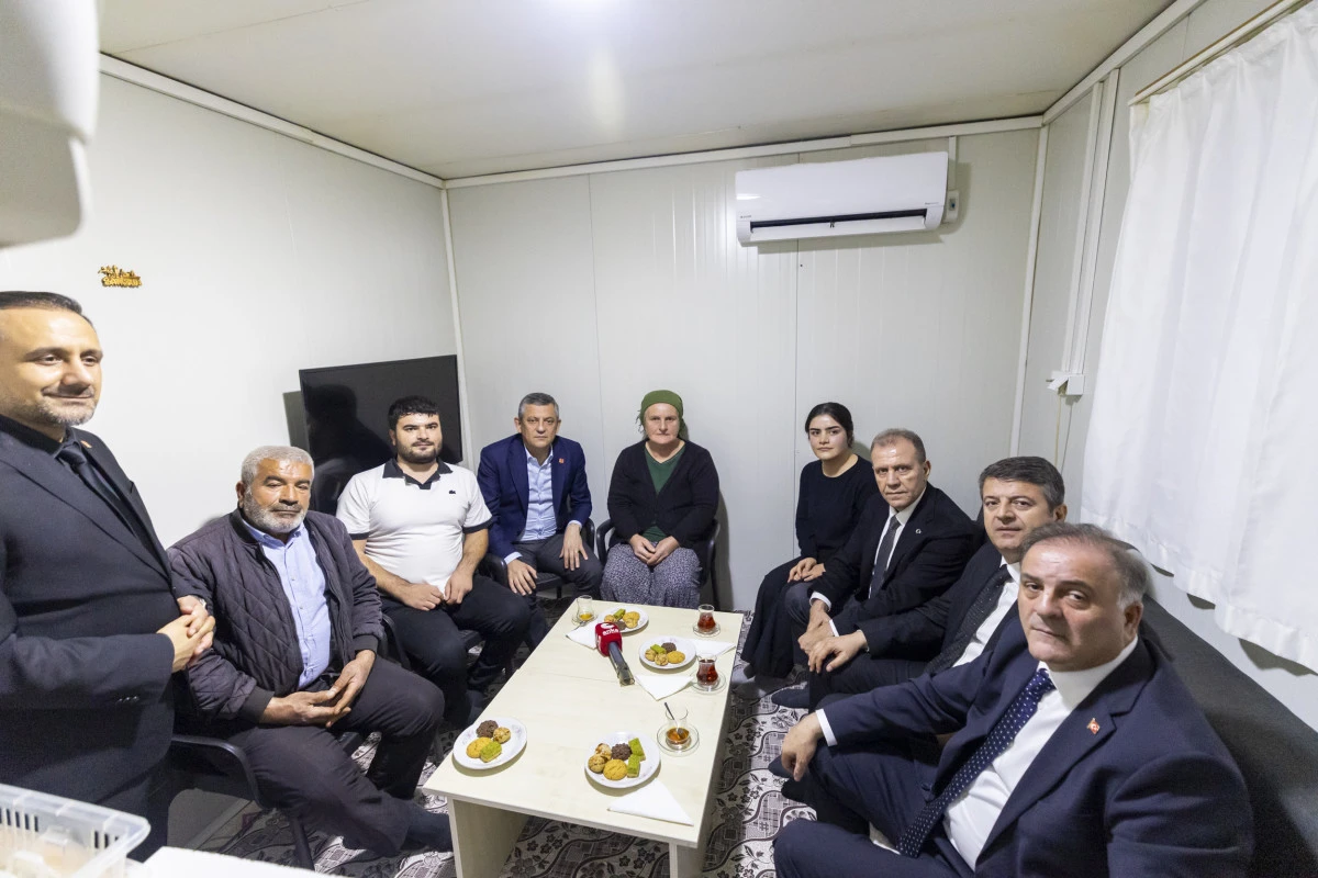 BAŞKAN SE&Ccedil;ER VE &Ouml;ZG&Uuml;R &Ouml;ZEL, 6 ŞUBAT&rsquo;IN 3. YIL D&Ouml;N&Uuml;M&Uuml;NDE ADIYAMAN&rsquo;DA