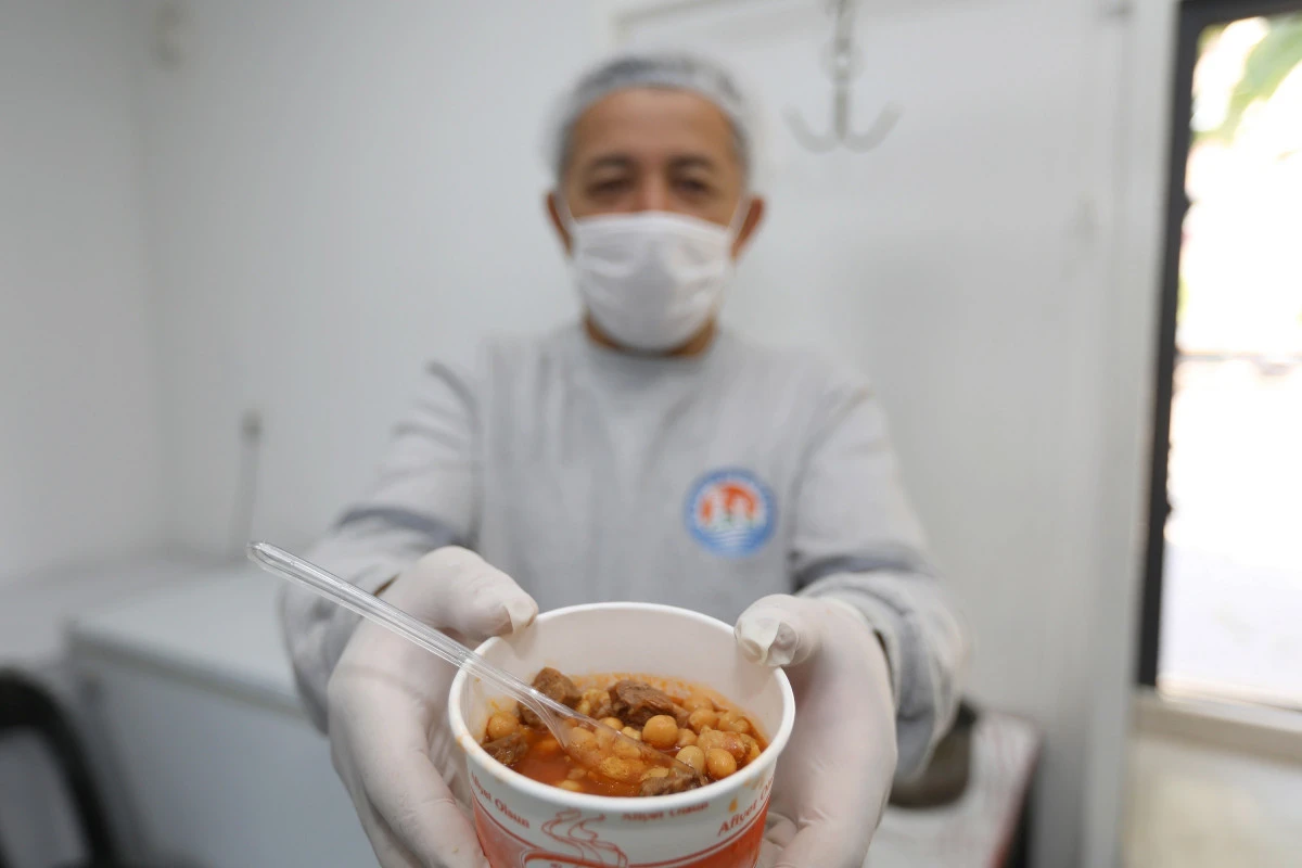 BAŞKAN TUNCER’DEN AŞEVİNE ZİYARET: ‘MEZİTLİ’DE KİMSE YALNIZ DEĞİL, KİMSE AÇ KALMAYACAK’