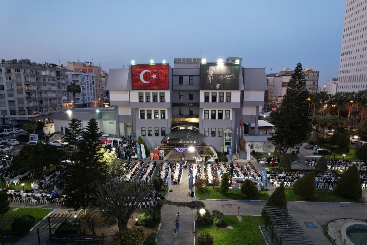 BAŞKAN V. ŞENER MESAİ ARKADAŞLARIYLA AYNI SOFRADA BULUŞTU