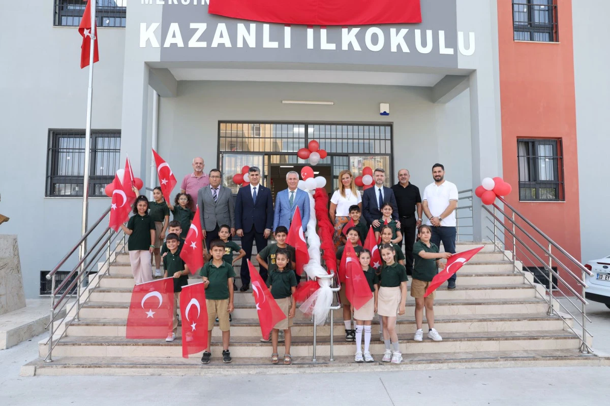 BAŞKAN V. ŞENER, &Ouml;ĞRENCİLERİN KARNE HEYECANINA ORTAK OLDU
