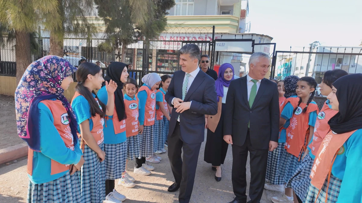 BAŞKAN V. ŞENER’DEN YENİ EĞİTİM ÖĞRETİM DÖNEMİNDE OKUL ZİYARETLERİ