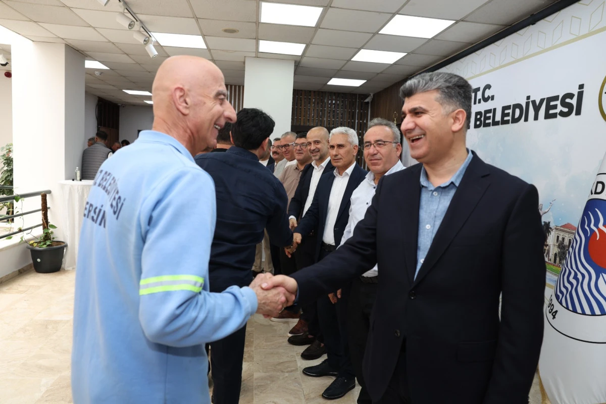 BAŞKAN V. ZEYİT ŞENER PERSONELLE BAYRAMLAŞTI