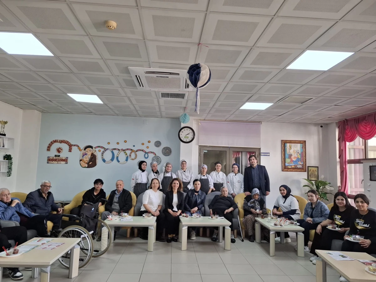 BORSA İSTANBUL MTAL &Ouml;ĞRENCİLERİNDEN HUZUREVİ SAKİNLERİNE ANLAMLI ZİYARET