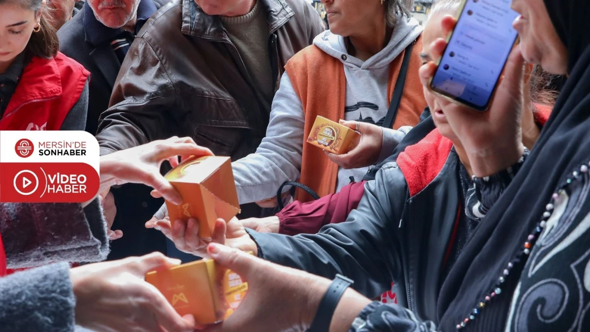 B&Uuml;Y&Uuml;KŞEHİR REGAİP KANDİLİ&rsquo;NDE 15 BİN KANDİL SİMİDİ DAĞITTI