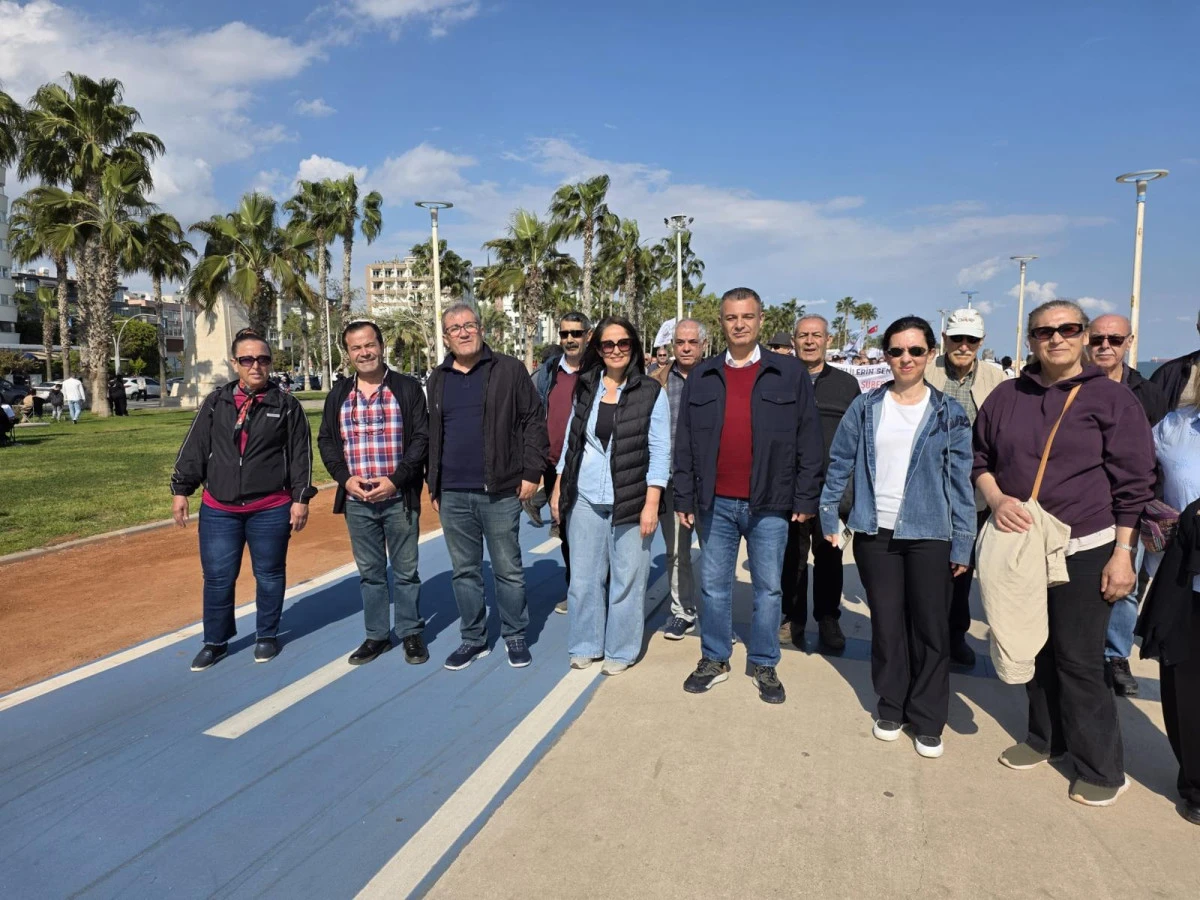 CHP PM &Uuml;YESİ OZAN VARAL EMEKLİLERLE MEYDANDA, OMUZ OMUZA Y&Uuml;R&Uuml;D&Uuml;