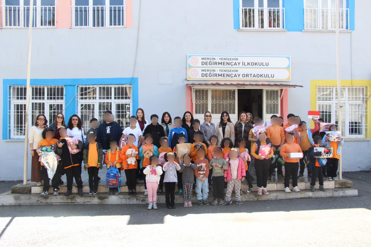 &Ccedil;OCUKLAR DİLEK AĞACI HEDİYELERİYLE BULUŞTU