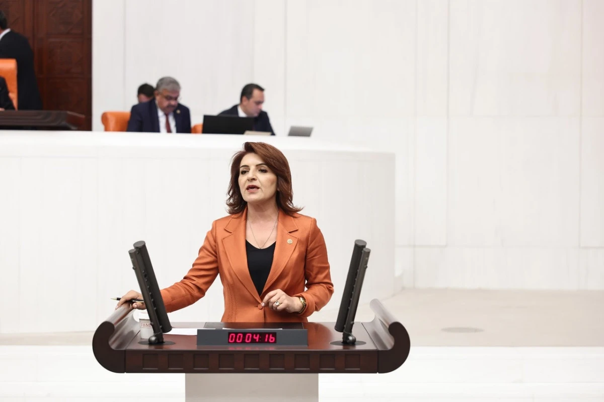 ‘ÇOCUKLARIMIZ BİLİMLE DEĞİL, PROTOKOLLE BÜYÜYOR!’